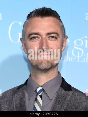 Sean Gunn arriva alla prima di ''Gilmore Girls: A Year in the Life' di Netflix, che si tiene al Regency Bruin Theatre di Los Angeles, 18th novembre 2016 Foto Stock