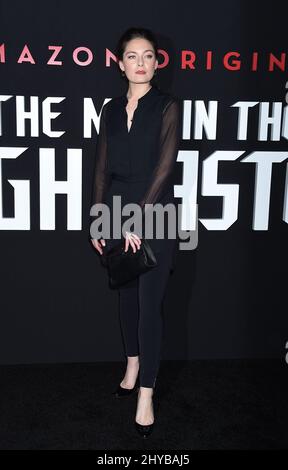 Alexa Davalos partecipa alla prima di Amazon della seconda stagione di "The Man in the High Castle" che si tiene presso il Pacific Design Center Foto Stock