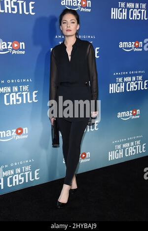 Alexa Davalos partecipa alla prima di Amazon della seconda stagione di "The Man in the High Castle" che si tiene presso il Pacific Design Center Foto Stock