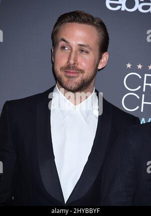 Ryan Gosling ai 22nd Annual Critics' Choice Awards che si tengono a Barker Hanger Foto Stock