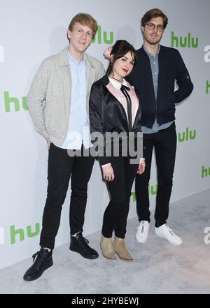 Josh Thomas, Emily Barclay e Thomas Ward frequentano il TCA All Stars Party di Hulu, che si tiene presso il Langham Huntington Hotel Foto Stock