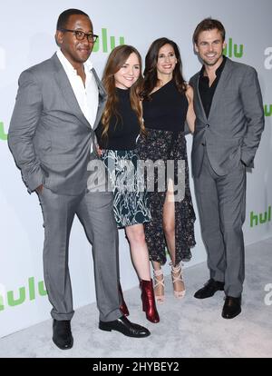 Nyasha Hatendi, Tara Lynne Barr, Michaela Watkins e Tommy Dewe partecipa al TCA All Stars Party di Hulu che si tiene presso il Langham Huntington Hotel Foto Stock