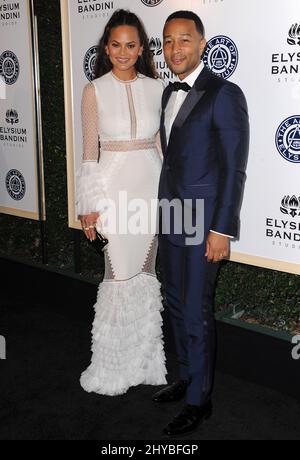 Chrissy Teigen, John Legend arriva all'Art of Elysium 20th Anniversary HEAVEN Gala che si tiene presso i Red Studios Foto Stock