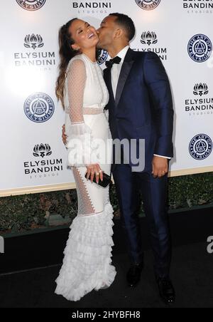 Chrissy Teigen, John Legend arriva all'Art of Elysium 20th Anniversary HEAVEN Gala che si tiene presso i Red Studios Foto Stock