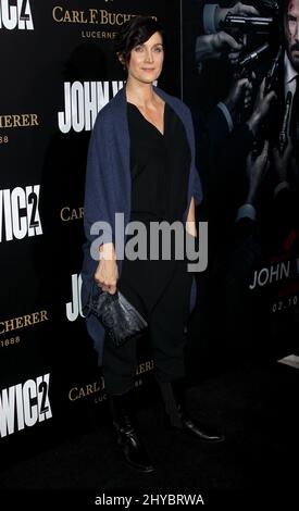 Carrie-Anne Moss partecipa alla prima di John Wick: Capitolo due, a Los Angeles, California Foto Stock