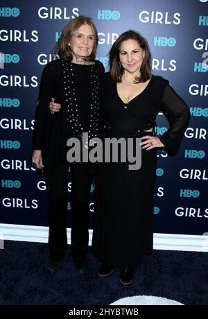 Gloria Steinem & Kathy Najimy partecipa al 'Girls' Sesta & finale stagione Premiere tenuto ad Alice Tully Hall in NE York, USA Foto Stock