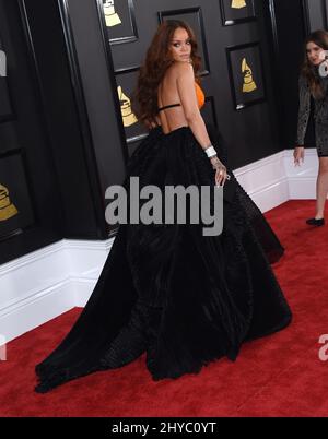 Rihanna partecipa ai Grammy Awards annuali 59th a Los Angeles Foto Stock