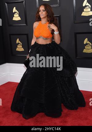 Rihanna partecipa ai Grammy Awards annuali 59th a Los Angeles Foto Stock