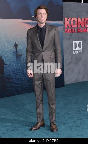 Thomas Mann che frequenta Warner Bros. Le immagini e le immagini leggendarie presentano la prima di 'Kong: Skull Island' tenuta al Dolby Theatre a Los Angeles, USA Foto Stock