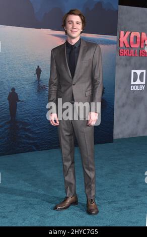 Thomas Mann che frequenta Warner Bros. Le immagini e le immagini leggendarie presentano la prima di 'Kong: Skull Island' tenuta al Dolby Theatre a Los Angeles, USA Foto Stock