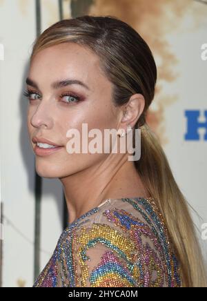 Jessica McNamee arriva al 'Chips' Premiere tenuto al TCL Chinese Theatre Foto Stock