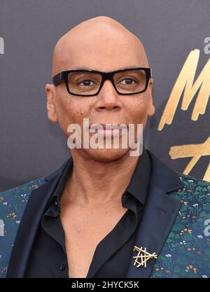 RuPaul arriva per i 2017 MTV Movie and TV Awards che si tengono presso il Shrine Auditorium di Los Angeles, USA Foto Stock