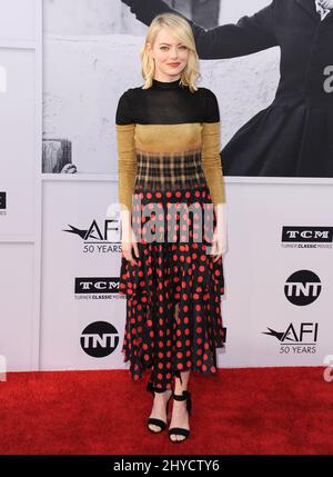 Emma Stone partecipa all'AFI Life Achievement Award Gala Tribute a Diane Keaton - Arrivi tenuti al Dolby Theatre Foto Stock