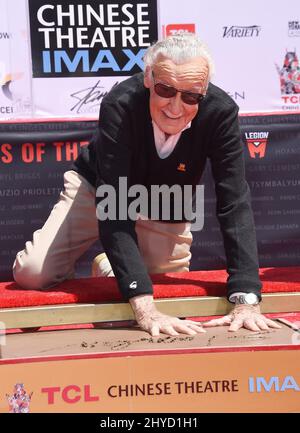 Stan Lee partecipa alla cerimonia delle impronte digitali e delle mani di Stan Lee che si tiene al TCL Chinese Theatre IMAX Foto Stock