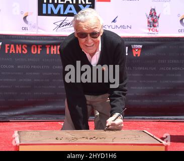 Stan Lee partecipa alla cerimonia delle impronte digitali e delle mani di Stan Lee che si tiene al TCL Chinese Theatre IMAX Foto Stock