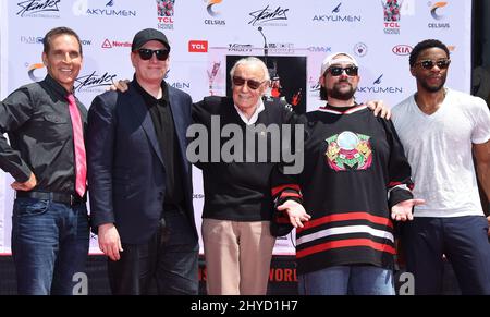 Todd McFarlane, Kevin Feige, Stan Lee, Kevin Smith e Chadwick Boseman partecipa alla cerimonia della mano e del footprint di Stan Lee tenutasi al TCL Chinese Theatre IMAX Foto Stock