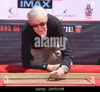 Stan Lee partecipa alla cerimonia delle impronte digitali e delle mani di Stan Lee che si tiene al TCL Chinese Theatre IMAX Foto Stock