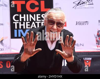 Stan Lee partecipa alla cerimonia delle impronte digitali e delle mani di Stan Lee che si tiene al TCL Chinese Theatre IMAX Foto Stock