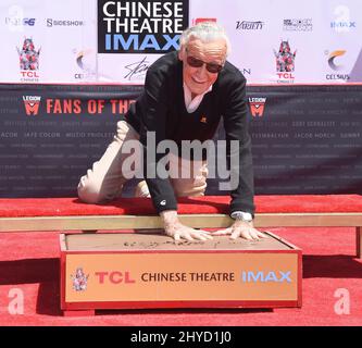 Stan Lee partecipa alla cerimonia delle impronte digitali e delle mani di Stan Lee che si tiene al TCL Chinese Theatre IMAX Foto Stock