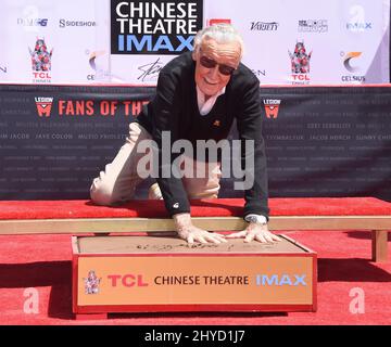 Stan Lee partecipa alla cerimonia delle impronte digitali e delle mani di Stan Lee che si tiene al TCL Chinese Theatre IMAX Foto Stock