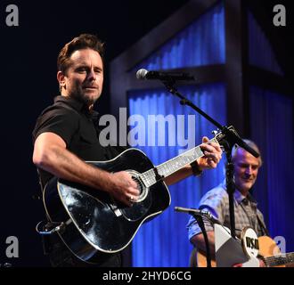 Charles Esten sul palco durante il Grand Ole Opry Total Eclipse Show al Grand Ole Opry di Nashville Foto Stock