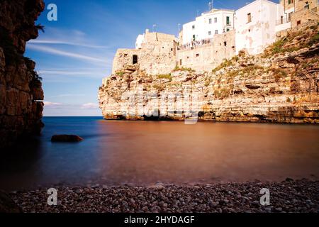 Primo piano della baia della Grotta piana nell'Italia meridionale Foto Stock
