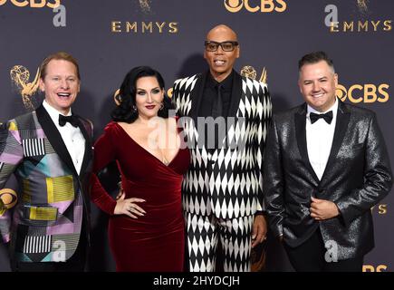 Carson Kressley, Michelle Visage, RuPaul e Ross Mathews in arrivo agli Emmy Awards 69th che si sono tenuti al Microsoft Theatre L.A. Live Foto Stock