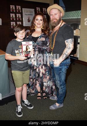 Tess Holliday promuove il suo libro 'The Not so Slim Art of Being A Fat Girl: Loving the Skin You're in' a Barnes and Nobles di Hollywood, USA Foto Stock