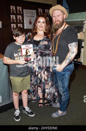 Tess Holliday promuove il suo libro 'The Not so Slim Art of Being A Fat Girl: Loving the Skin You're in' a Barnes and Nobles di Hollywood, USA Foto Stock