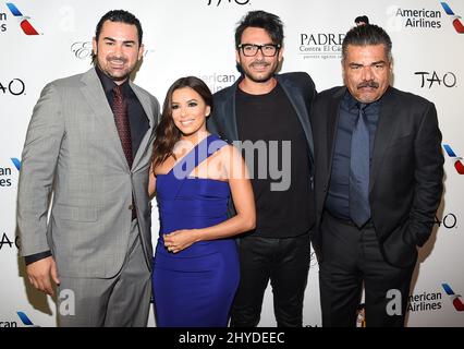 Adrian Gonzales, Eva Longoria, Beto Curvas e George Lopez hanno partecipato alla celebrazione annuale 17th di El Sueno De Esperanza che si è tenuta a TAO Los Angeles Foto Stock