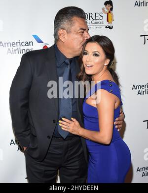 George Lopez ed Eva Longoria partecipano alla celebrazione annuale 17th di El Sueno De Esperanza che si tiene presso TAO Los Angeles Foto Stock