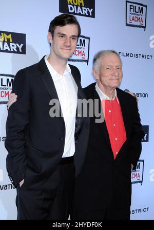 13 ottobre 2011 Los Angeles, CA. Cooper Hefner e Hugh Hefner 'The Rum Diary' Los Angeles prima alla notte di apertura di Film Independent tenuto a LACMA Foto Stock