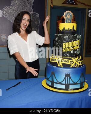 Melissa Fumero "Brooklyn Nine-Nine" celebra l'episodio del 99th che si tiene presso i CBS Radford Studios Foto Stock