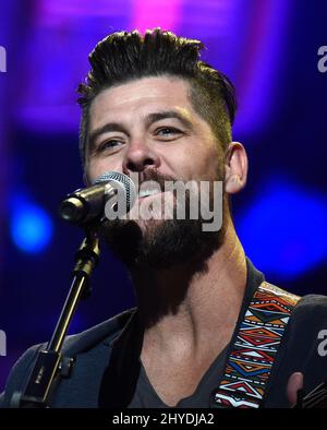 Jason Crabb durante gli spettacoli di Martedì sera al Grand Ole Opry Foto Stock