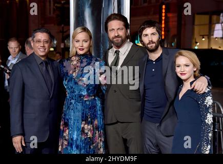 Dean Devlin, Abbie Cornish, Gerald Butler, Jim Sturgess e Talitha Eliana Bateman partecipano al 'Geostom' World Premiere tenuto al TCL Chinese Theatre IMAX di Los Angeles, USA Foto Stock