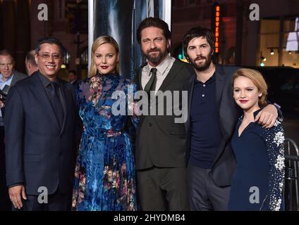 Dean Devlin, Abbie Cornish, Gerald Butler, Jim Sturgess e Talitha Eliana Bateman partecipano al 'Geostom' World Premiere tenuto al TCL Chinese Theatre IMAX di Los Angeles, USA Foto Stock