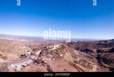 Le rovine delle miniere di montagna abbandonate a Jerome, Arizona, USA Foto Stock