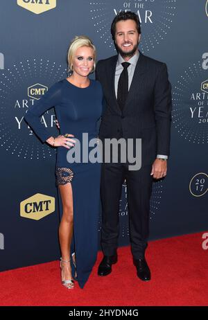 Luke Bryan e Caroline Boyer frequentano il CMT Artist of the Year che si tiene presso lo Schermerhorn Symphony Center Foto Stock