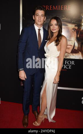 Miles Teller e Keleigh Sperry in arrivo per il "Thank You for Your Service" Premiere tenuto al Regal Cinemas L.A. LIVE, Los Angeles Foto Stock