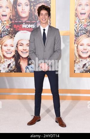 Milo Manheim partecipa alla prima di un Natale di Bad Moms a Los Angeles, California Foto Stock