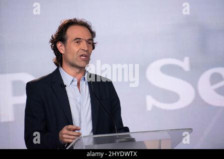 Bogota, Colombia. 14th Mar 2022. Il candidato presidenziale di centro destra Federico Gutierrez durante il primo dibattito dopo le elezioni preliminari a Bogotà, Colombia, il 14 marzo 2022. Petro, della coalizione di sinistra 'Patto Historico' ha ottenuto il maggior numero di voti durante la consultazione preliminare durante le elezioni del Congresso. Foto di: Daniel Romero/Long Visual Press Credit: Long Visual Press/Alamy Live News Foto Stock