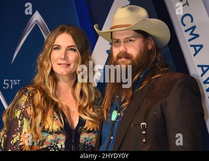 Chris Stapleton e Morgane Stapleton partecipano ai premi annuali 51st della Country Music Association, che si tengono presso la Bridgestone Arena di Nashville, Tennessee Foto Stock