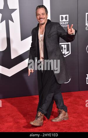 Michael Raymond-James partecipa alla prima mondiale della Justice League tenutasi al Dolby Theatre di Hollywood, California Foto Stock