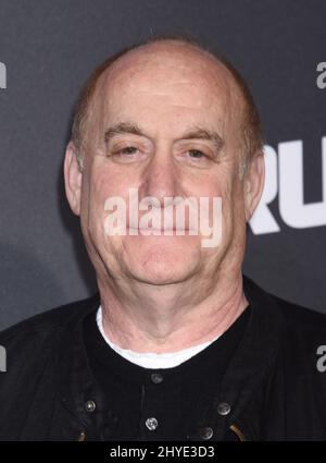 Jeph Loeb partecipa all'evento Premiere 'Runaways' di Marvel tenutosi a Los Angeles, USA Foto Stock