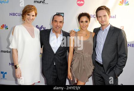 1 agosto 2011 Los Angeles, CA. Sarah Rafferty, Rick Hoffman, Meghan Markle e Patrick J. Adams Universal Press Tour All Star Party tenuto al Bazaar nell'Hotel SLS Foto Stock