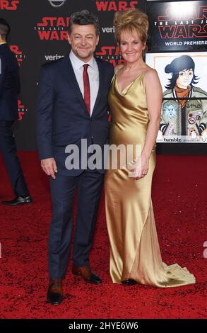 Andy Serkis e Lorraine Ashbourne alla prima mondiale di Lucasfilm's 'Star Wars: The Last Jedi' tenuto presso il Shrine Auditorium il 9 dicembre 2017 a Los Angeles, CA. Foto Stock