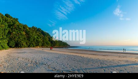 Tramonto sul mare, Radhanagar Beach, Havelock Island, Andaman, India Foto Stock