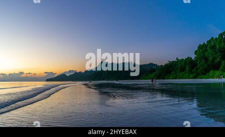 Tramonto sul mare, Radhanagar Beach, Havelock Island, Andaman, India Foto Stock