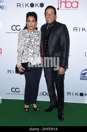 Smokey Robinson e Frances Glandney ai 4th annuali Hollywood Beauty Awards tenutisi ad Avalon Hollywood il 25 febbraio 2018 a Hollywood, California. Foto Stock