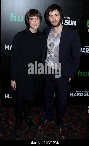 Agyness Deyn & Jim Sturgess partecipa alla Premiere americana della serie originale Hulu 'Hard Sun' a New York Foto Stock